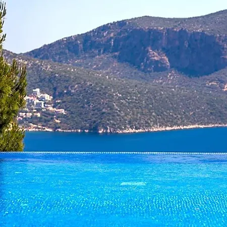 Sleeps 8 Pool Air Con Wifi