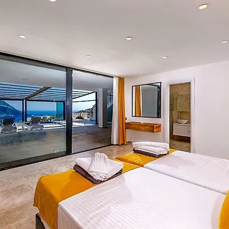 Sleeps 8 Pool Air Con Wifi