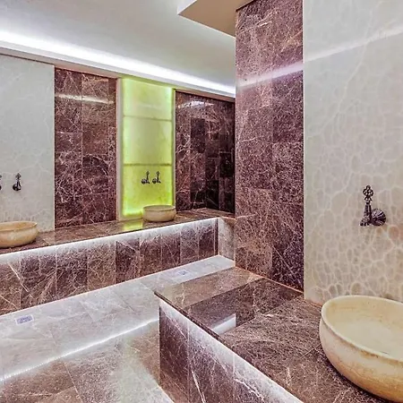 Sleeps 8 Pool Air Con Wifi *