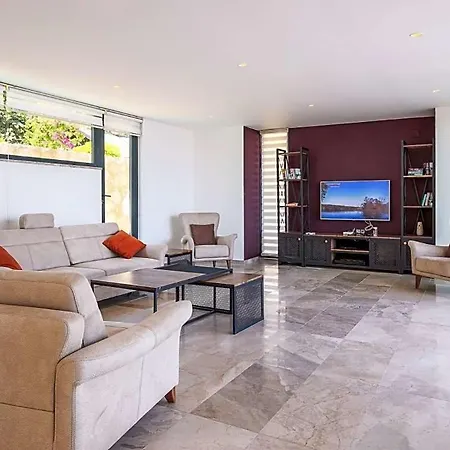 Βίλα Sleeps 8 Pool Air Con Wifi *