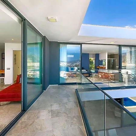 Sleeps 8 Pool Air Con Wifi *